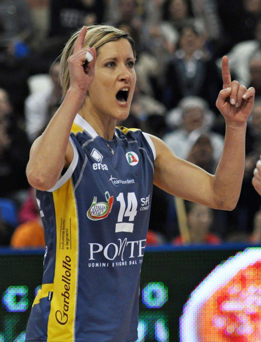 Marika Serafin volley